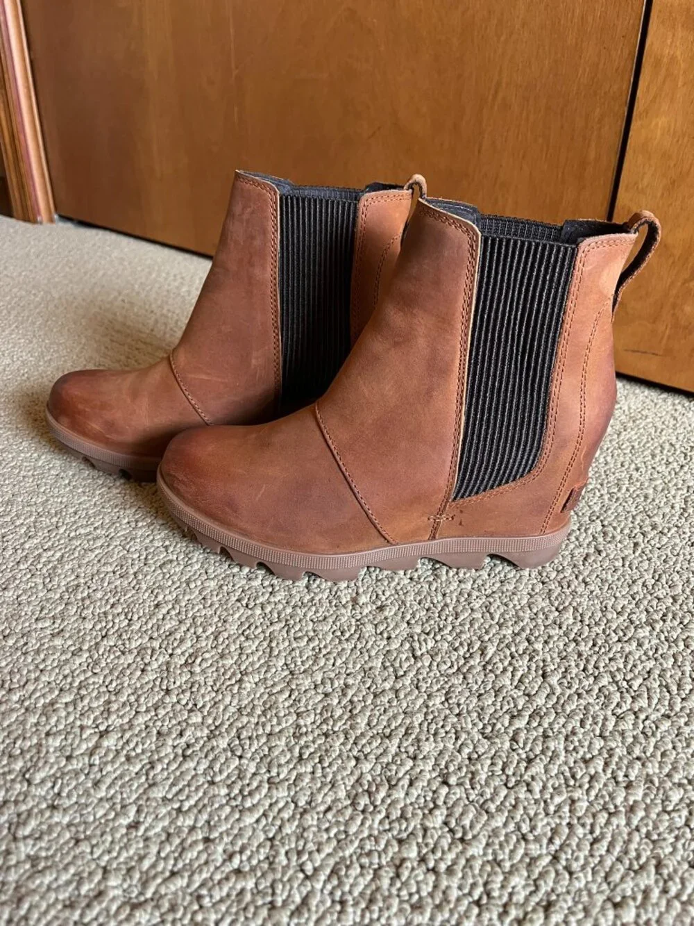SOREL Joan of Arctic Wedge II Chelsea Boot in Iced Tea, Very Good Condition Sz 5